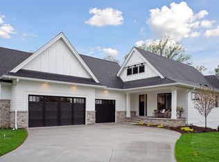 7 Pondview Trl, North Oaks, MN 55127