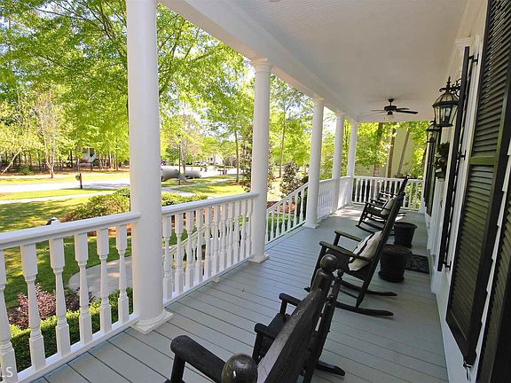 4th image of 295 Tarragon Dr