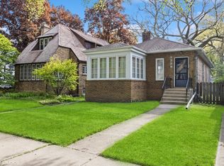 2339 Hartrey Ave, Evanston, IL 60201