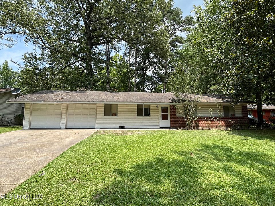 1st image of 3306 Longwood Dr