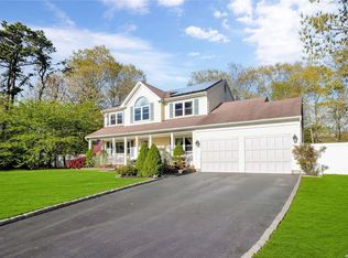 3 Richard Dr, Medford, NY 11763