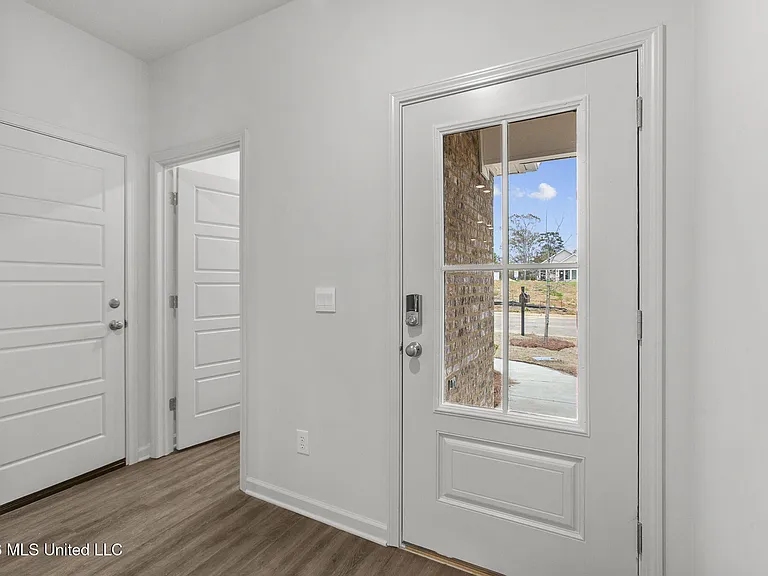 621 Stillwater Cv — Photo 6