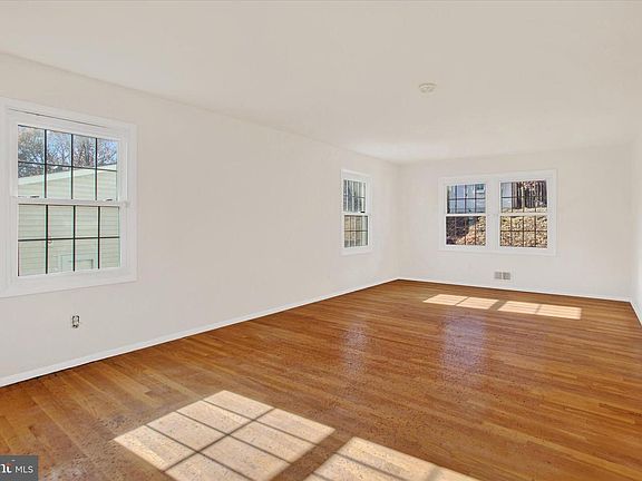 2nd image of 5409 Woodland Ct