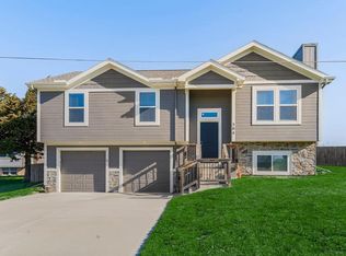 504 Oregon St, Leavenworth, KS 66048