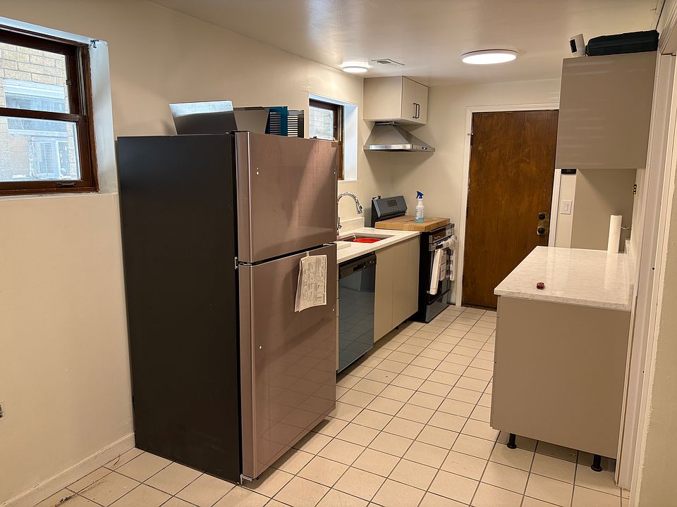 Kitchen with breakfast nook