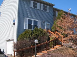 81 Privet Dr, Etters, PA 17319