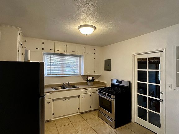 2nd image of 1551 N Calle Futura Spc 3
