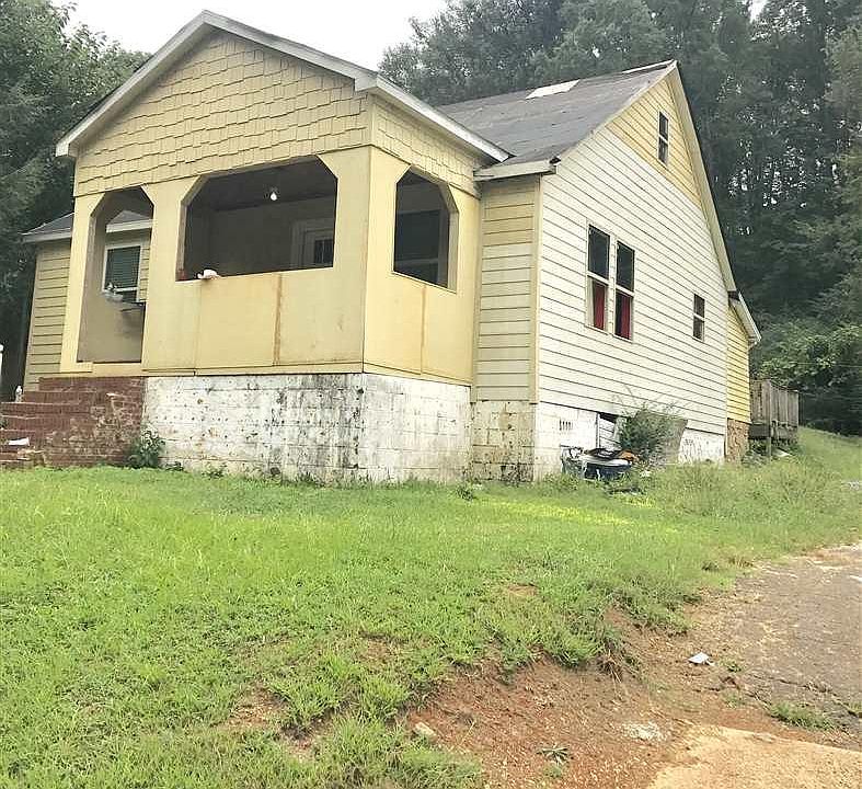 2nd image of 1225 Club House Rd