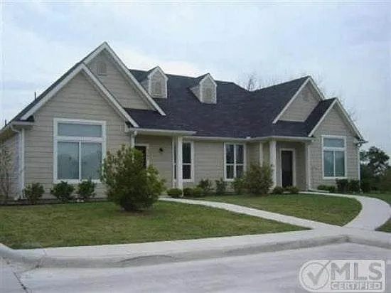 2 bed, 996 sqft, $1,300 — Photo 1
