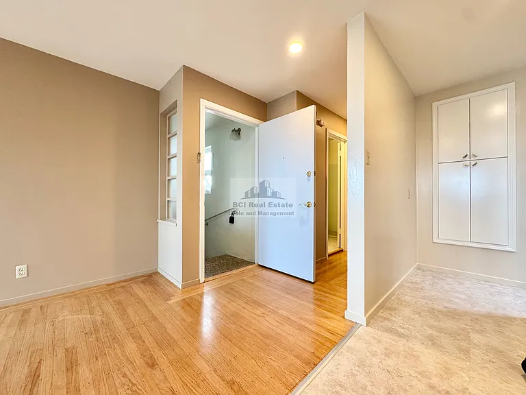 727 N Point St — Photo 8