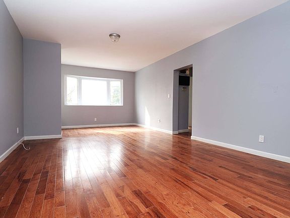 4th image of 23 Steuben St #1