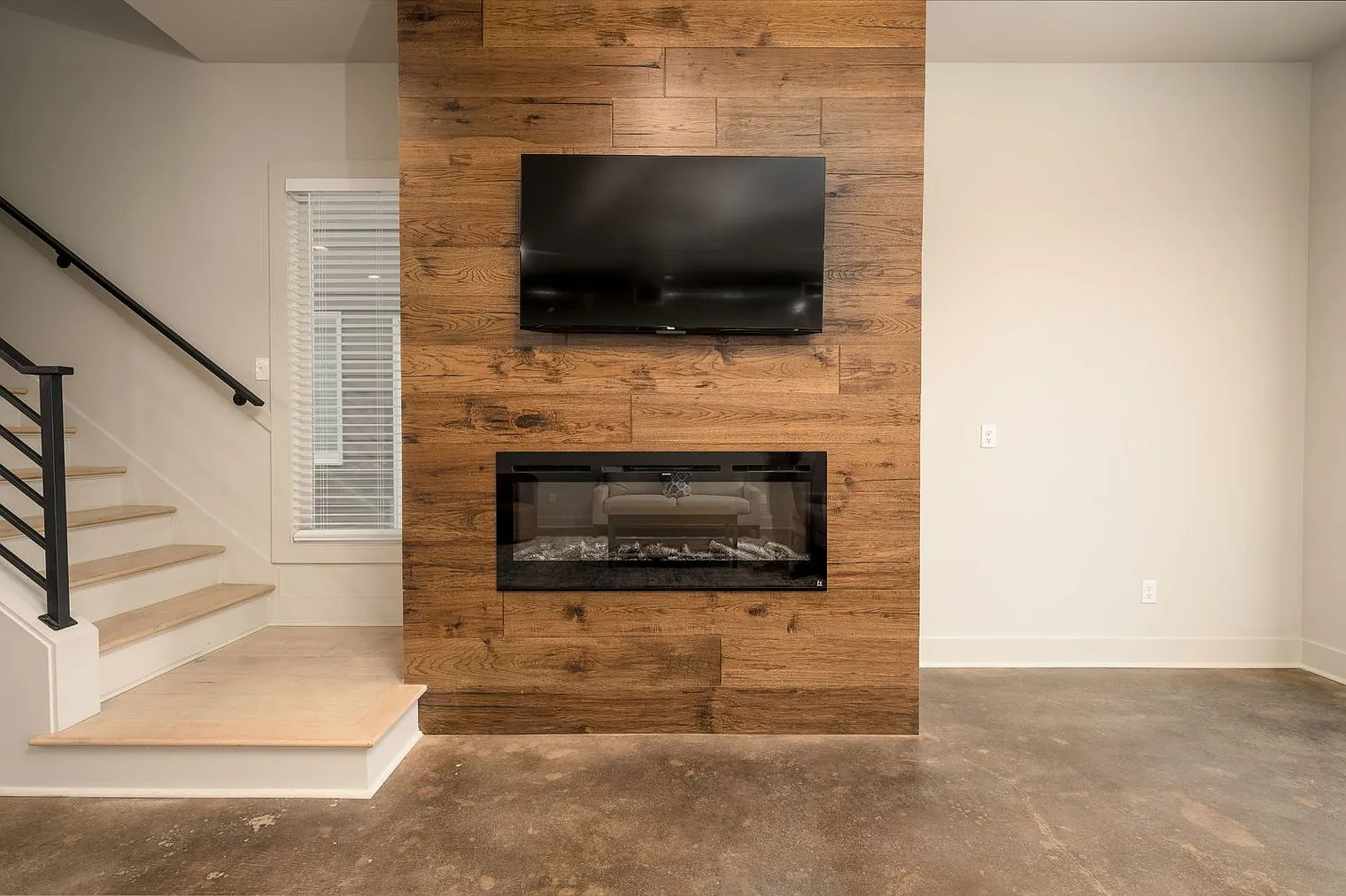 3 bed, 2.0 bath, $3,361 — Photo 2