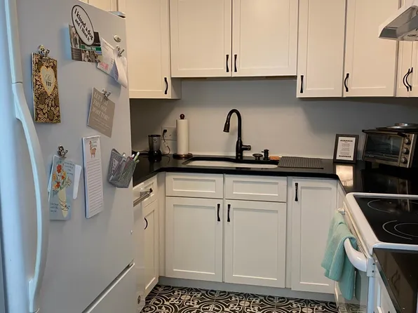 223 Rock St APT E8, Norwood, MA 02062
