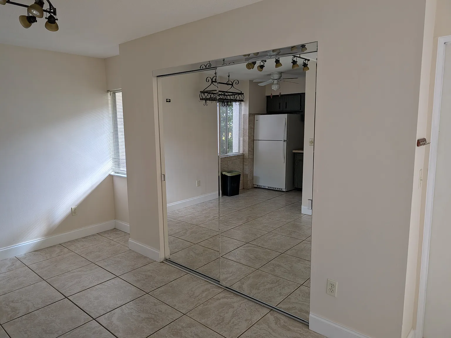 2 bed, 850 sqft, $1,600 — Photo 3