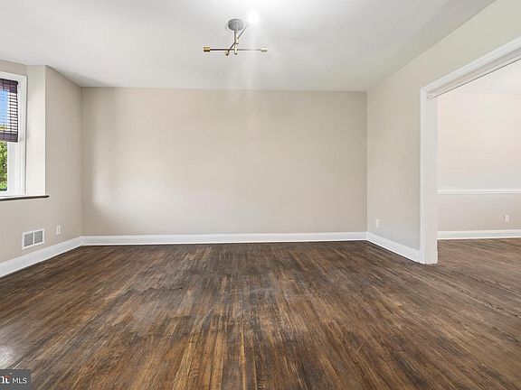 5th image of 1543 Sheffield Rd