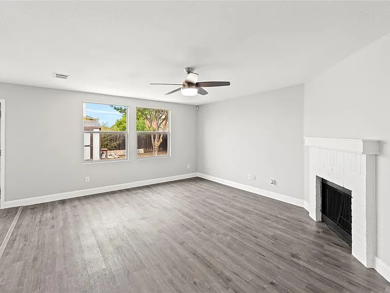 1701 Silverwood Ln — Photo 17