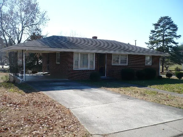409 Henry St, Gretna, VA 24557