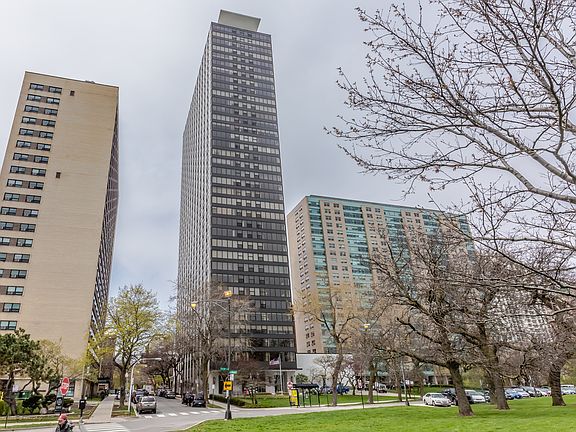 2nd image of 3150 N Lake Shore Dr APT 26D