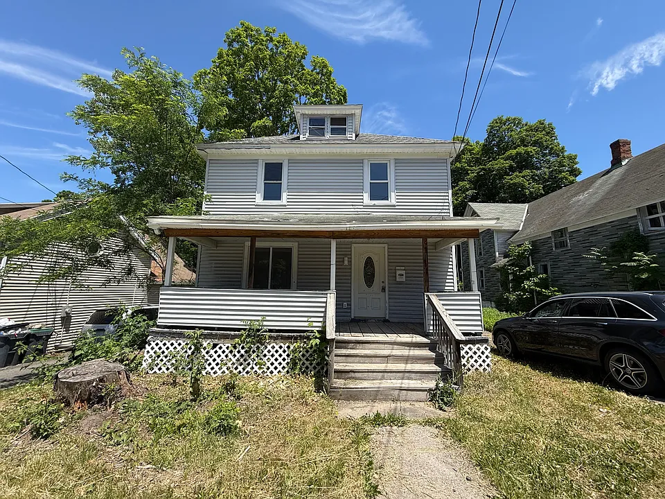 174 Center St