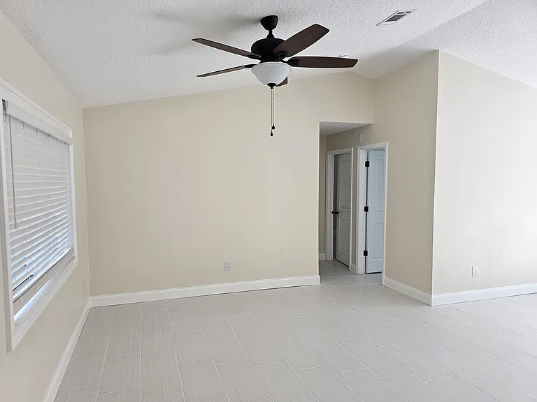 414 Sandpiper Ridge Dr — Photo 2