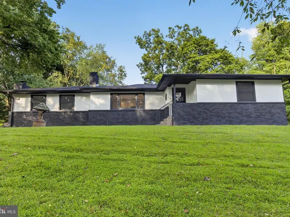 1 Summit Ave, Chadds Ford, PA 19317