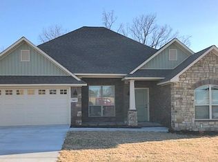 1661 Cavalry Ln, Prairie Grove, AR 72753