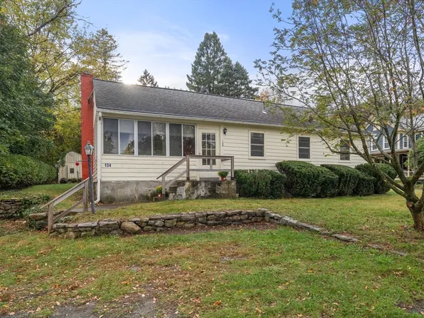 134 Lincoln St, Hudson, MA 01749