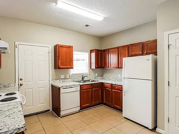 5th image of 1337 Vine Cir #2