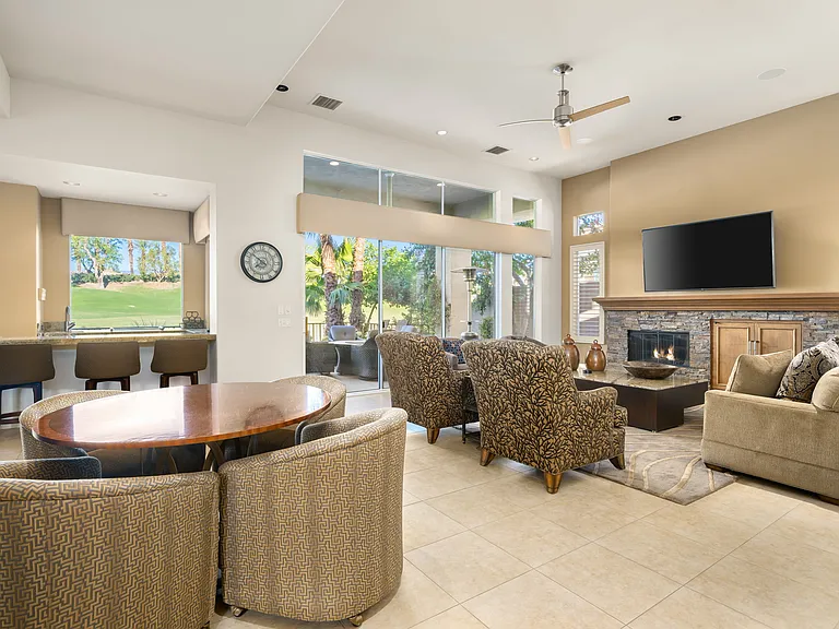 293 Desert Holly Dr — Photo 2