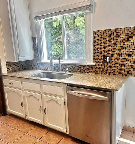 153 N Irving Blvd — Photo 7
