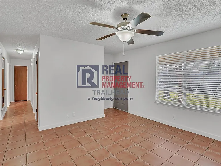 1424 Phillips St — Photo 7