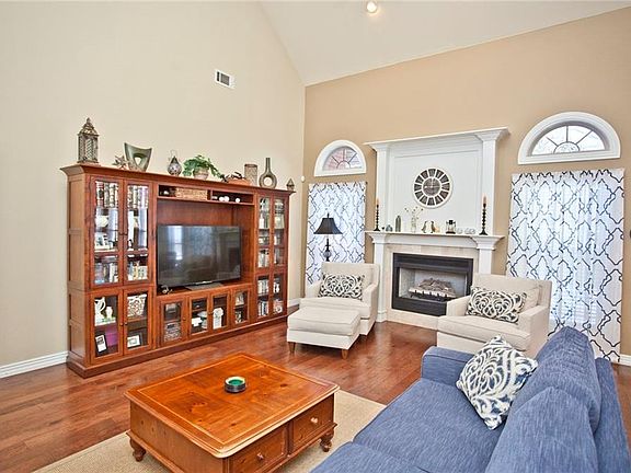 5th image of 606 SE Jamaica Dr