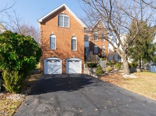 15 Sullivan Dr, Basking Ridge, NJ 07920