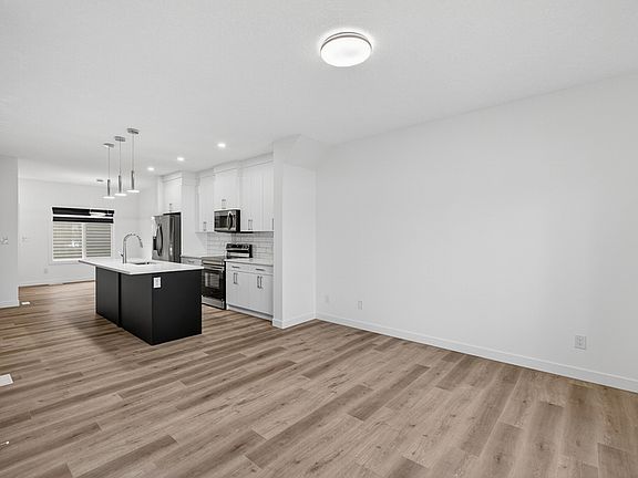 5th image of 26 Renwyck Pl