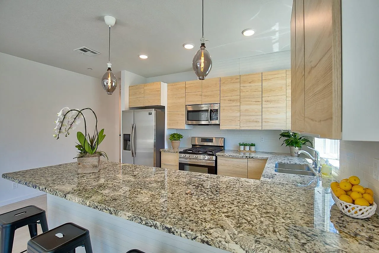 3722 Ash St — Photo 1