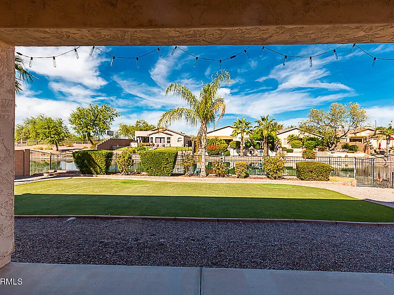 642 E Torrey Pines Pl — Photo 29
