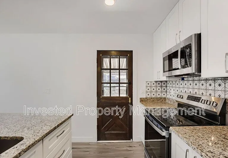 6473 Newcombe Ct — Photo 13