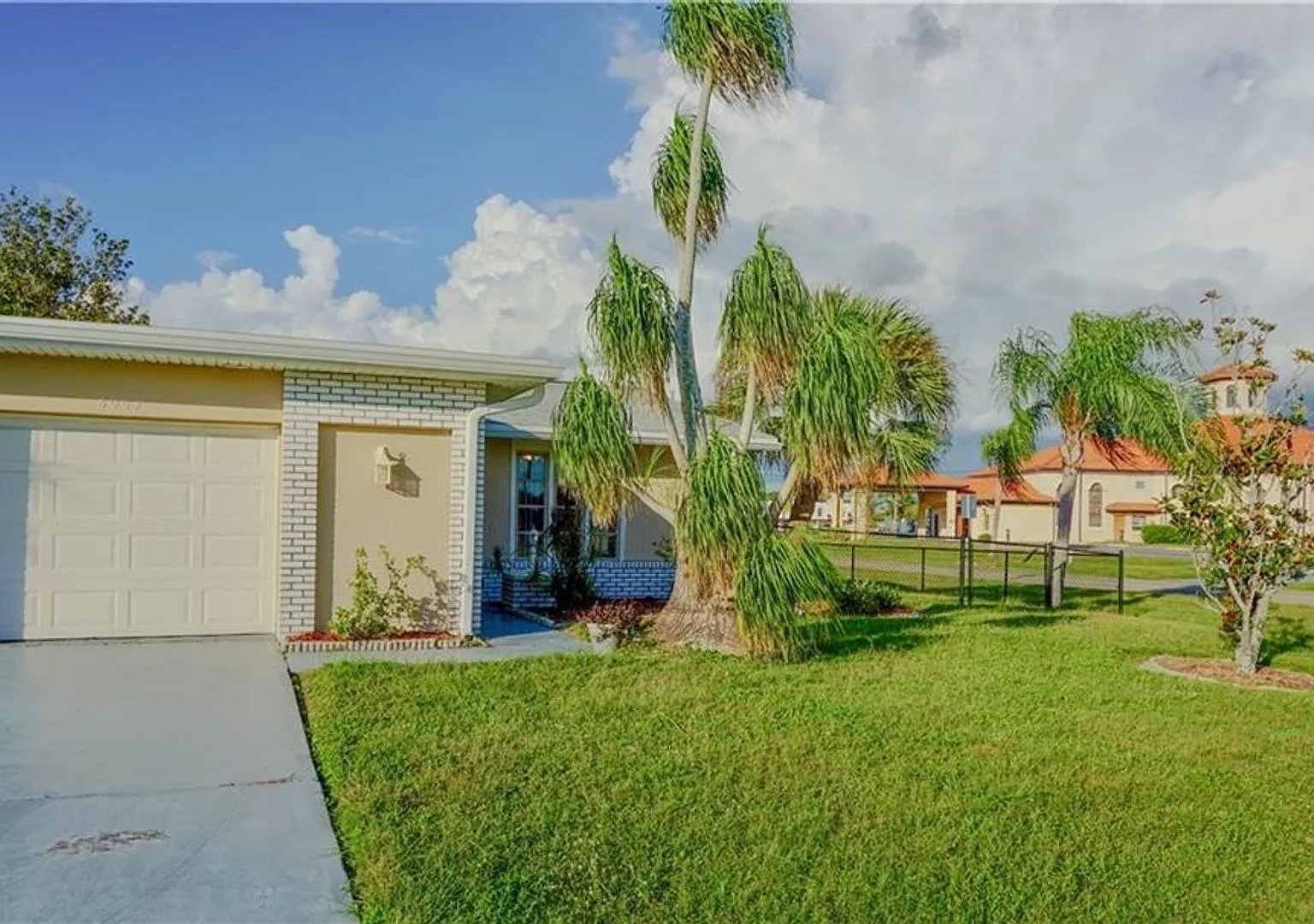 Charming 2BR Duplex in North Port — Photo 3