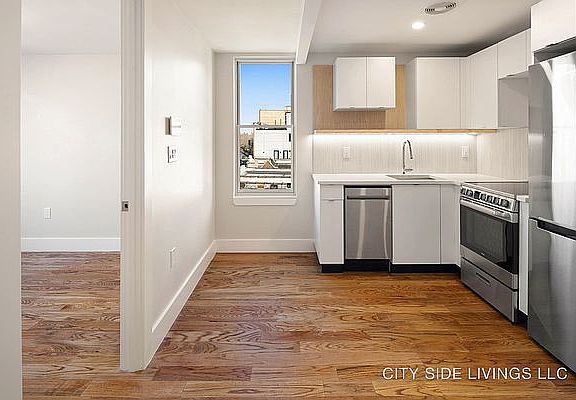 2nd image of 996 Carroll St #3S