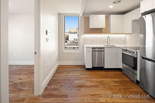 1st image of 996 Carroll St #3T