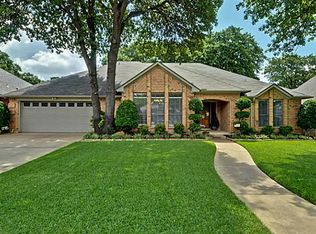 7916 Kendra Ln, North Richland Hills, TX 76182