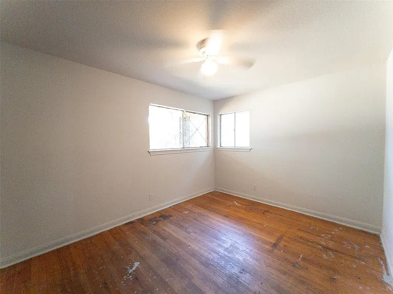 814 Eastlake St — Photo 17