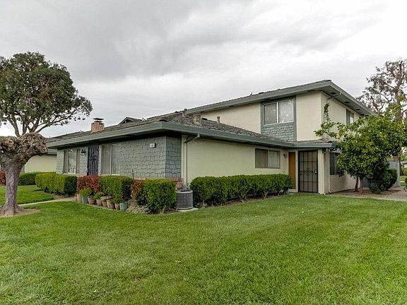 2nd image of 5565 Spinnaker Dr APT 4