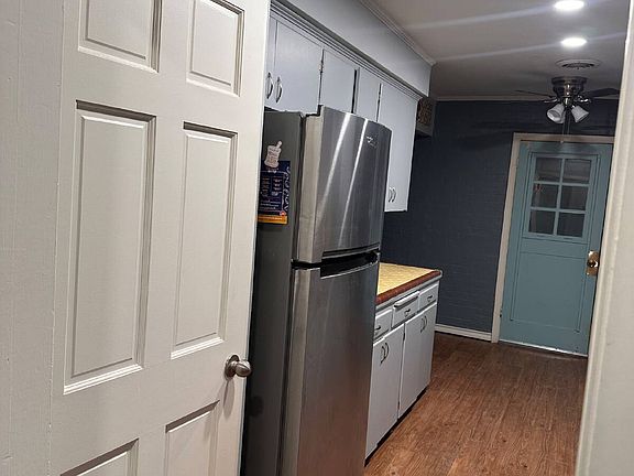4th image of 713 Vine Ave