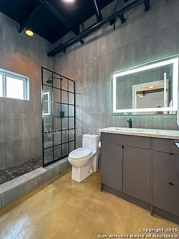 811 Montana St #1301 — Photo 9
