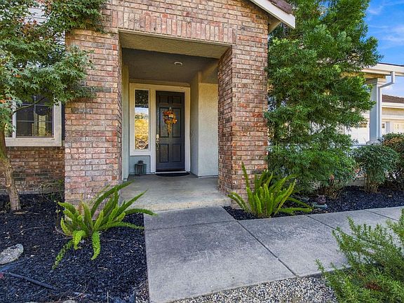 3rd image of 976 Trafalgar Cir