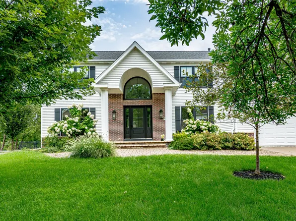 6949 Bowman Ln NE, Cedar Rapids, IA 52402
