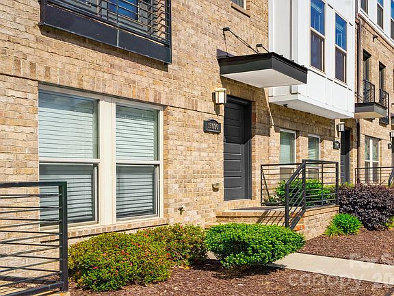 4th image of 15036 New Amsterdam Ln