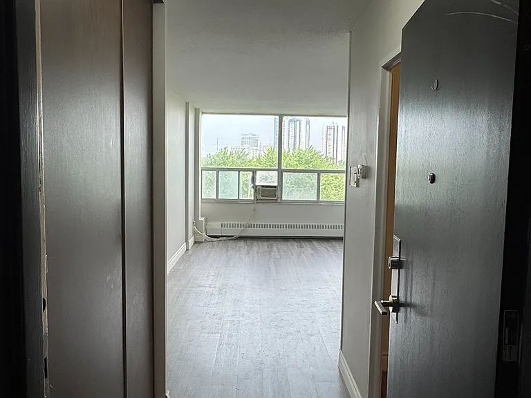 15 Vicora Linkway #604 — Photo 3