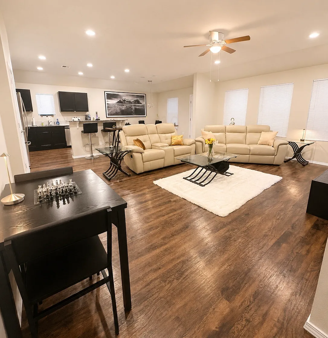 1403 Onyx St — Photo 3
